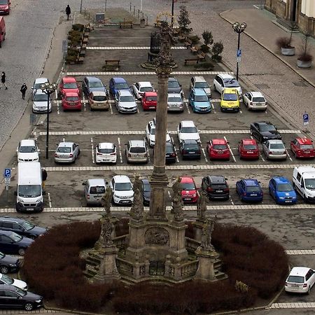 Apartman V Centru Na Velkem Namesti Hradec Králové Buitenkant foto