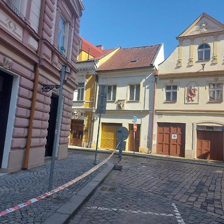 Apartman V Centru Na Velkem Namesti Hradec Králové Buitenkant foto