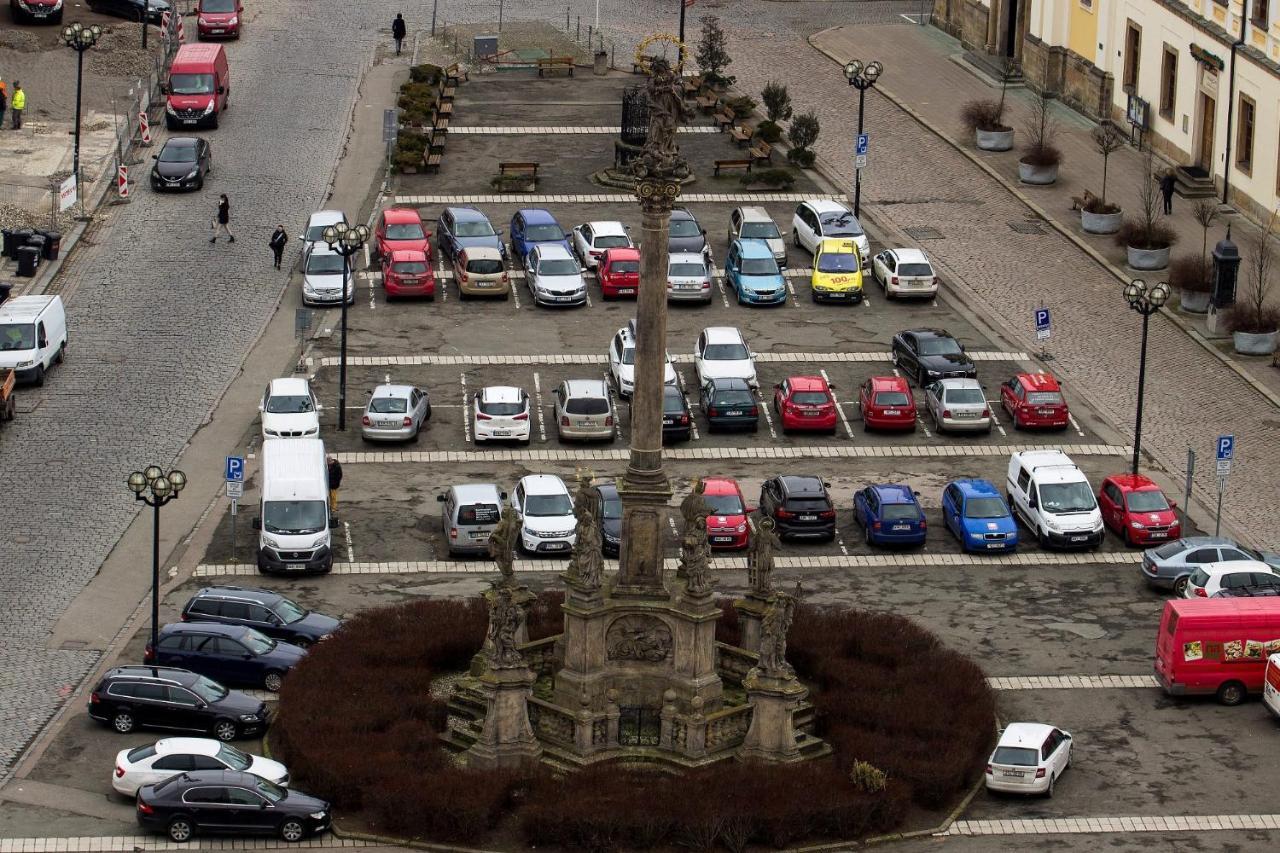 Apartman V Centru Na Velkem Namesti Hradec Králové Buitenkant foto