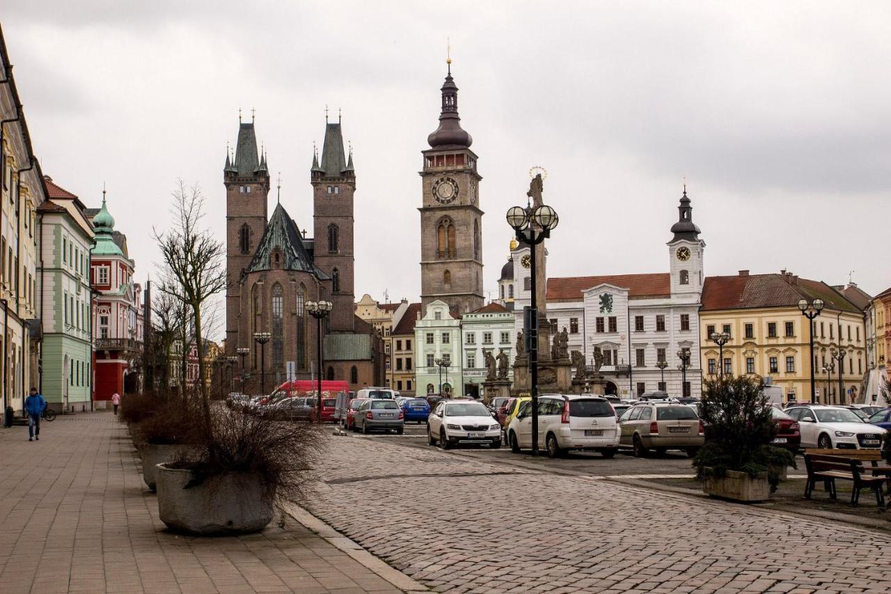 Apartman V Centru Na Velkem Namesti Hradec Králové Buitenkant foto