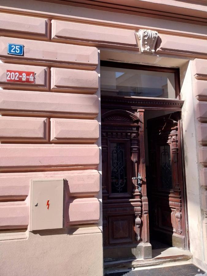 Apartman V Centru Na Velkem Namesti Hradec Králové Buitenkant foto