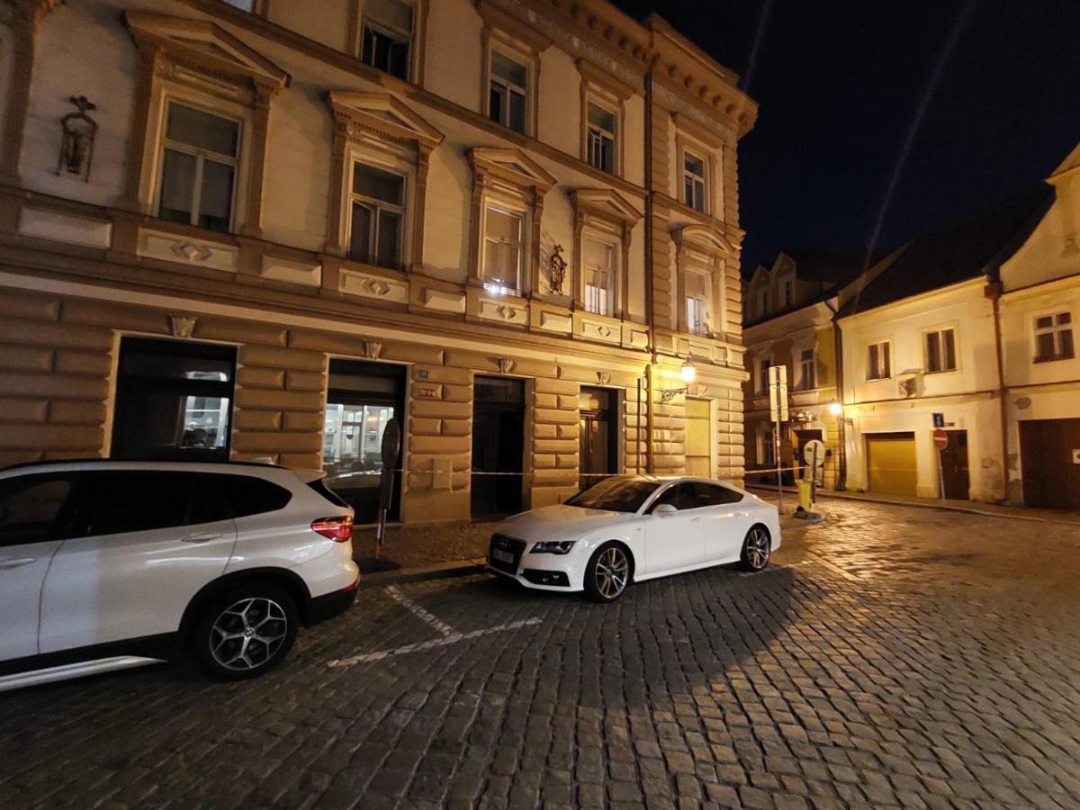 Apartman V Centru Na Velkem Namesti Hradec Králové Buitenkant foto