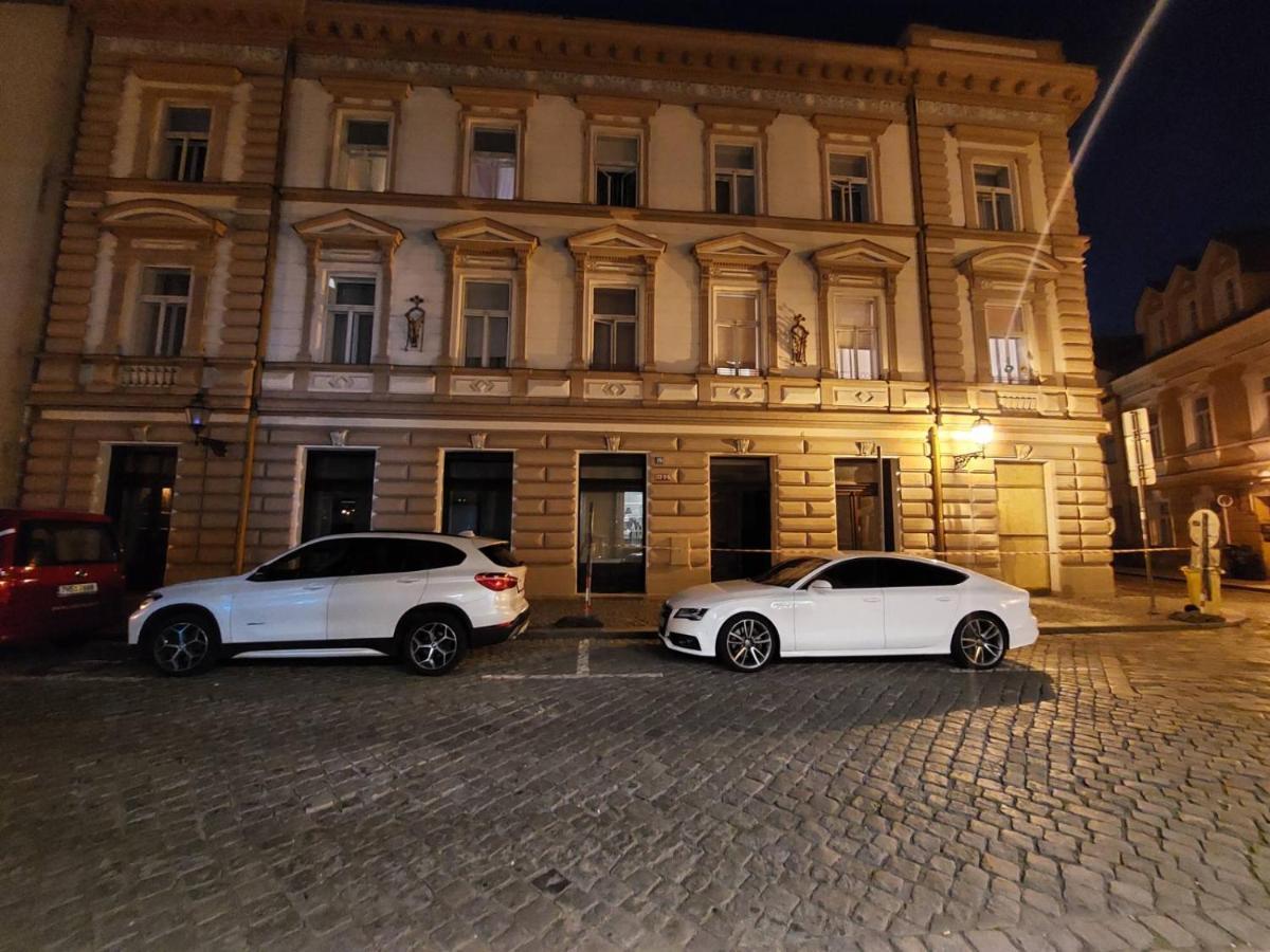 Apartman V Centru Na Velkem Namesti Hradec Králové Buitenkant foto