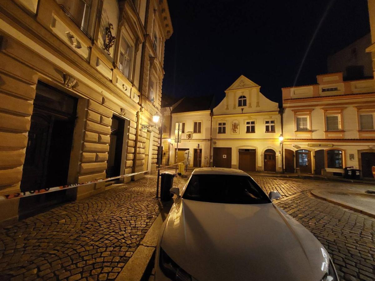Apartman V Centru Na Velkem Namesti Hradec Králové Buitenkant foto