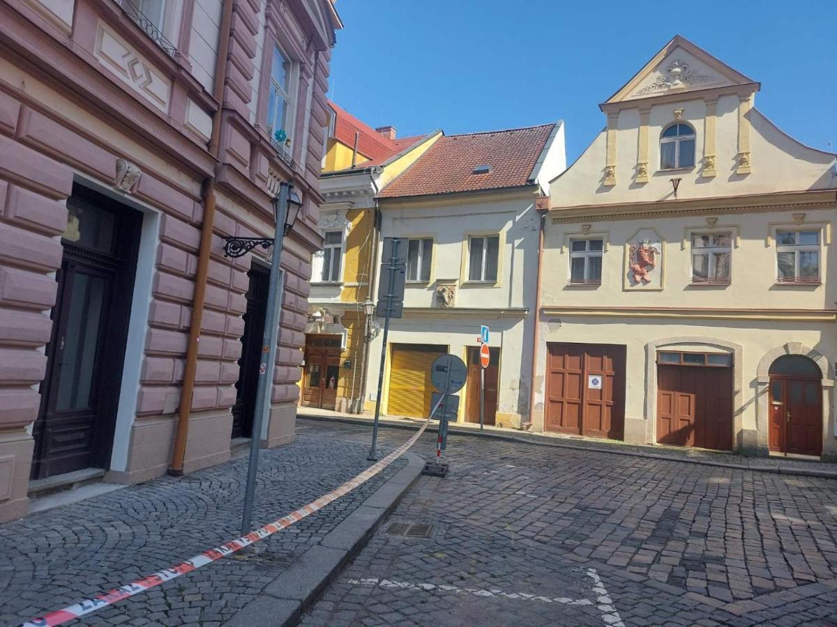 Apartman V Centru Na Velkem Namesti Hradec Králové Buitenkant foto